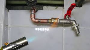 Um die waschmaschine anschließen zu können müsst ihr jetzt erst einmal die transportsicherungen entfernen. Wasserhahn An Kupferrohr Anschliessen Ganz Einfach Selber Machen Rhonkanal Schafe Videos Online