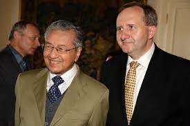 Crystal crown hotel 117, jalan tebrau johor bahru 80250, malaysia. Tun Dr Mahathir Visited The Czech Republic Embassy Of The Czech Republic Kuala Lumpur