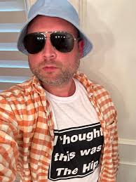 Oasis fans in Canada discuss t-shirt love