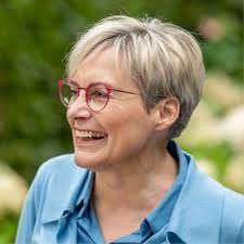 𝗜𝗵𝗿 𝗳𝗿𝗮𝗴𝘁 𝗠𝗜𝗖𝗛 𝗳ü𝗿 𝗱𝗶𝗲𝘀𝗲 𝗙ü𝗵𝗿𝘂𝗻𝗴𝘀𝗽𝗼𝘀𝗶𝘁𝗶𝗼𝗻  𝗮𝗻❓❓❓ Am Wochenende bat mich eine Bekannte um Rat für ihren nächsten  Karriereschritt. Dabei ist mir ein bestimmter Satz…