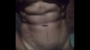 como lo enseña todo desnudo este hermoso hondureño 