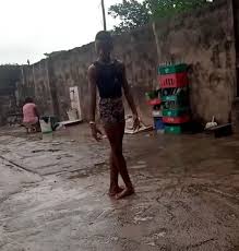 Menina de 5 anos arrasa dançando pesadão. Descalco E Na Chuva Bailarino Nigeriano De 10 Anos Encanta O Mundo E Video Viraliza Razoes Para Acreditar