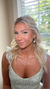 GLOWING 🥂✨🩵, love this look