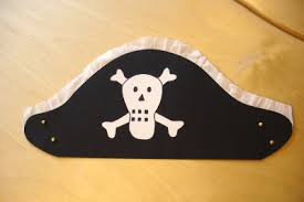Anschließend nehmen sie die sperrholzreste zur hand und schleifen jedes. Piratenhut Basteln Kinderspiele Welt De