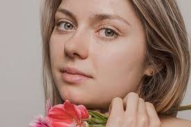 Allison Buckley's Instagram, Twitter & Facebook