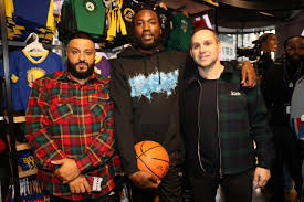 Meek mill dad died when meek mill was only 5yrs old, and i believe it was from a shooting. Dj Khaled Meek Mill And Reform Alliance Give Kids A Shopping Spree For Christmas Jagurl Tv