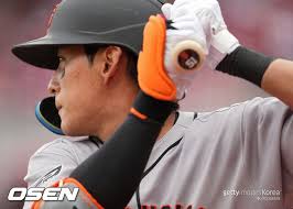Lee Jung-hoo achieves first hit, RBI, and stolen base in Giants' loss