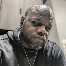 There is a rumor that Giovanni Vinci's defeats are due to a punishment from  WWE because he tried to flirt with Tiffany Stratton. Kaiser showed his  discontent to WWE management. Nothing official,