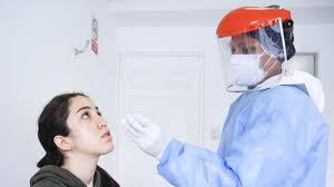 Os sintomas clássicos, tal como tosse, febre e perda de olfato e paladar, se tornaram menos comuns. Sbwizbat9gedim