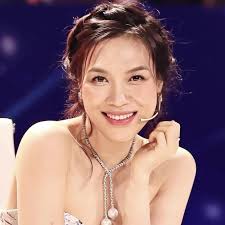 16억 뷰를 기록한 My Tam은 유튜브에서 조회수가 가장 많은 베트남 여성 아티스트입니다.