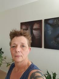 Looking forward to meet you,all over the world But i'm so insecure,it took  me a lot of courage,to post this foto...