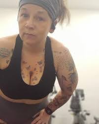 Dee Hall's Instagram, Twitter & Facebook