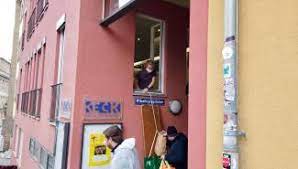 Das haus der evangelischen kirche war seitdem jeden sonntag anlaufpunkt für menschen, die nicht viel geld haben. Haus Eckstein In Nurnberg Bietet Bedurftigen Fruhstuck To Go Sonntagsblatt 360 Grad Evangelisch