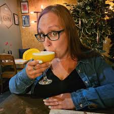 👩🏾‍⚕️🤰🏼🌎👨🏽‍🍼👨🏼‍⚕️International Day of the Midwife