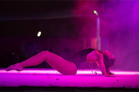 Le quotidien de tessa commence à basculer. Toulouse Lingerie Spectacles Et Ateliers Coquins Ce Qui Vous Attend Au Salon De L Erotisme Actu Toulouse