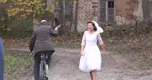 Der boandlkramer und die ewige liebe ist ein komödie von joseph vilsmaier mit michael herbig, hape kerkeling und hannah herzsprung. Rendezvous Mit Dem Tod Unterwegs Am Filmset Von Der Boandlkramer Und Die Ewige Liebe Niederbayern Tv Deggendorf