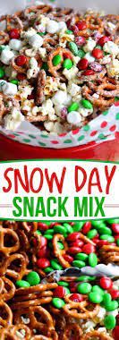 This Wonderfully Festive Snow Day Snack Mix Is The Perfect Easy Treat All Holiday Season Long Both Sweet And S Snack Mix Recipes Snack Mix Christmas Snack Mix