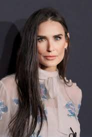 Forgot about the pedicure and hygiene!🫤🫣The fans started to advise Demi  Moore to visit a beauty salon after these photos! 😲🤯 No one was ready to  see the actress look so unkempt!