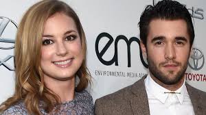The bachelor alum gave birth in june 2021, writing via instagram: Emily Vancamp And Boyfriend Josh Bowman Are Engaged Check Out The Ring Entertainment Tonight