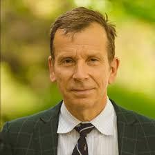 Robert Moy's Instagram, Twitter & Facebook