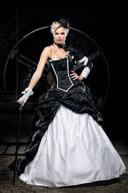 Maybe you would like to learn more about one of these? Extravagante Brautmode Schwarze Brautkleider Schwarz Weisse Und Ausgefallene Brautmode Extravagante Brautmode Ausgefallene Hochzeitsanzuge Gehrocke