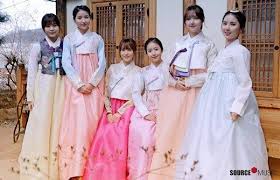 K Pop Idols Wish Viewers A Happy Lunar New Year With Special Photos And Videos Korean Traditional Dress Traditional Outfits Traditional Dresses