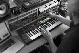 Novation Launchkey Mini 25 Note Usb Keyboard Controller Mk2 Version Novation Launchkey 49 Usb Keyboard Controller For Ableton Live 49 Note Mk2 Version Musical Instruments Ableton Ableton Live Midi Controllers