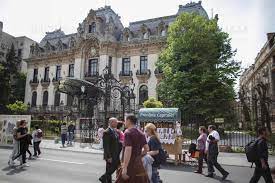 Restricţii de circulaţie în bucureşti pentru evenimentele organizate cu ocazia paştelui. Bucuresti La Pas Pe Calea Victoriei Inquam Photos