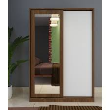 Uzun zaman yatak odalarında ve elbise dolaplarında kullanılan kapaklı dolap zamanla yerini sürgülü dolaplara bıraktı. Metalia Aynali Surgu Kapakli Yorumlari Sayfa 2