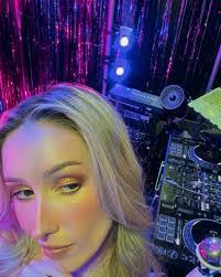 Tanya Shelton's Instagram, Twitter & Facebook