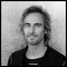 Een charmante publicatie in de EXCELLENT magazine over een verbouwing van  een monument op de Singel in Amsterdam, "𝗪𝗮𝗻𝗻𝗲𝗲𝗿 𝗲𝗲𝗻  𝗱𝗶𝗲𝗿𝗯𝗮𝗿𝗲 𝗵𝗲𝗿𝗶𝗻𝗻𝗲𝗿𝗶𝗻𝗴 𝘄𝗲𝗲𝗿…