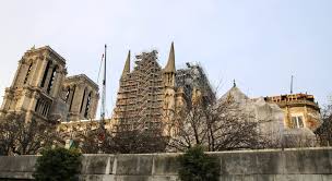 With such dimensions, it may come as surprising that the roof structure is entirely made of wood, dating back from the 12 th century. Notre Dame De Paris Geschichte Und Heutiger Stand 2021