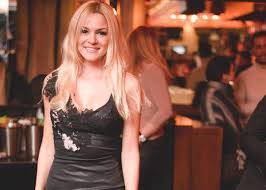 Γεννήθηκε στις 27 ιουνίου του 1988 στην σπάρτη όπου πέρασε τα παιδικά της χρόνια. Biky Kaboyra Se3i Emfanish Se Bradinh E3odo