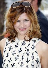 Car florence pernel incarne cette féminité à fleurs de peau, cette beauté chic toute française, en un mot, les valeurs de la griffe. Mes Amis Mes Amours Mes Emmerdes Series Premiere Fr