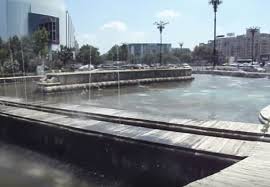 Au tăiat iarba, au curăţat copacii şi au asfaltat aleile din parc. PrimÄƒria Capitalei Fantanile Din PiaÅ£a Unirii News Ro