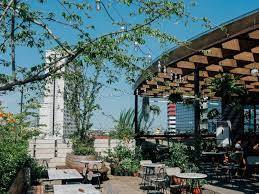 Coffee shop ini terletak di salah satu halaman rumah di jalan jeruk purut, cilandak, jakarta selatan. 10 Cafe Outdoor Jakarta Asyik Buat Nongkrong Dan Nugas Roomme