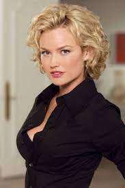 Some Pictures About Hairstyles For 40 Year Old Woman That You Should Know And Try Medium Hair Styles Short Curly Hairstyles For Women Square Face Hairstyles