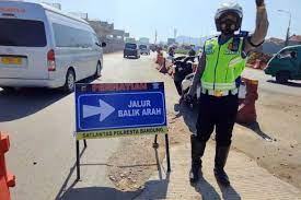 Mudik lokal di kawasan aglomerasi resmi dilarang. Larangan Mudik Berlaku 6 Mei Satgas Mudik Lokal Juga Dilarang Halaman All Kompas Com