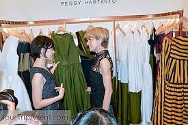 Remy hou, seorang pereka fesyen terkenal kemboja yang pernah mereka pakaian untuk katy perry dan justin bieber telah dilantik sebagai penasihat negara kemboja. 10 Pereka Fesyen Indonesia Yang Harus Anda Ketahui 2021