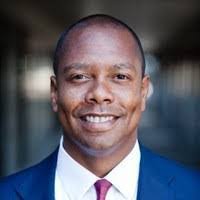 Chris Munro's Instagram, Twitter & Facebook