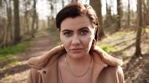 Fie: Først med fem minutter tilbage går DR3-dokumentar i kødet på Fie  Laursen  Serie