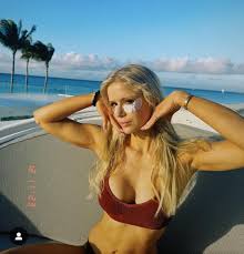 Erin Moriarty with the belly button ring 🥵🥵 : rCelebrityBelly