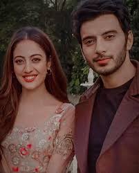 من اجمل بطل في مسلسل امنيه وان تحققت انا بقول ارمان الاول احسن بكتير ❤️  وانتم شو رايكم