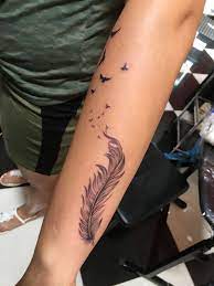 Die feder tattoos die auf den unteren teil der armen getragen werden schauen besonders nett aus bei männern. Die 7 Besten Ideen Zu Feder Tattoo Unterarm Feder Tattoo Federtattoos Feder Tattoo Unterarm