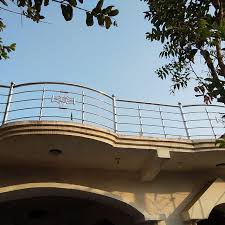 For single homes, the irc requires guardrails to be at least 36″ in height. Railing Design For House Front Ksa G Com