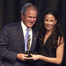 Bush (ogwb) is the office of the 43rd president of the united states. George W Bushs Tochter Barbara So Hubsch Sieht Sie Als Braut Aus Gala De