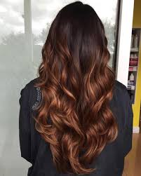 Rinfrescate il vostro look aggiungendo riflessi caramello ai vostri capelli. 50 Sorprendenti Idee Per I Capelli Castani Cioccolato Per Il 2022 Capellidistile It