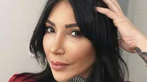 Asıl adı makbule hande özyener olan hande yener, 12 ocak 1973 yılında doğdu. Hande Yener Kimdir Kac Yasinda Hande Yener In Sarkilari Neler Magazin Haberleri Milliyet
