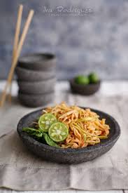 Inilah 27 resep sambal asli indonesia. Sambal Mangga Indonesian Style Shredded Green Mango Sambal Masakan Indonesia Resep Masakan Indonesia Fotografi Makanan