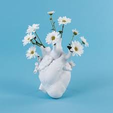 Un Vase Coup De Coeur Seletti Vase Design Vase Formes De Coeur
